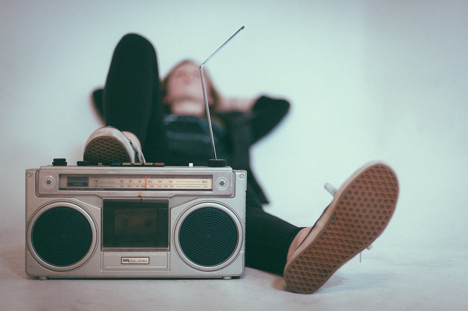 Diffusion de musique en entreprise : règles, droits et solutions
