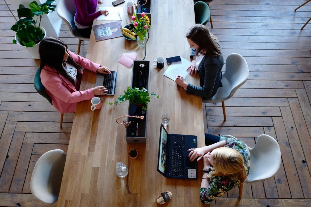 Coworking et bureau partagé : différences et comment choisir