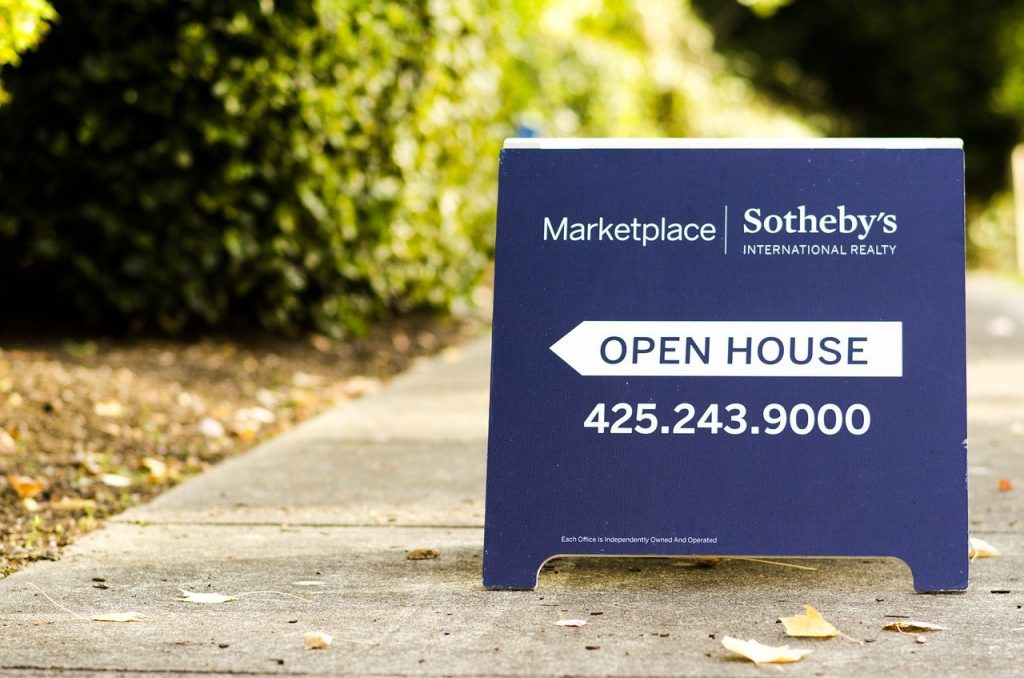 Reconversion professionnelle dans l'immobilier : se lancer