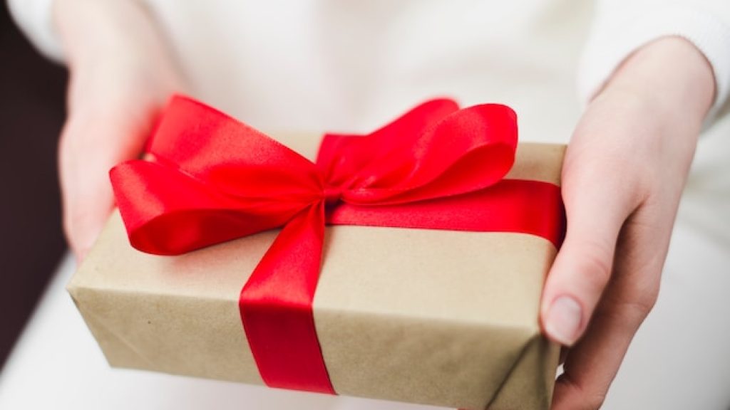 Cadeaux collaborateurs : comment choisir pour vraiment motiver ?