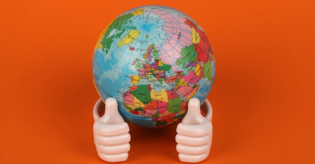 Globe terrestre avec indicateurs économiques et graphiques de PIB mondial par pays
