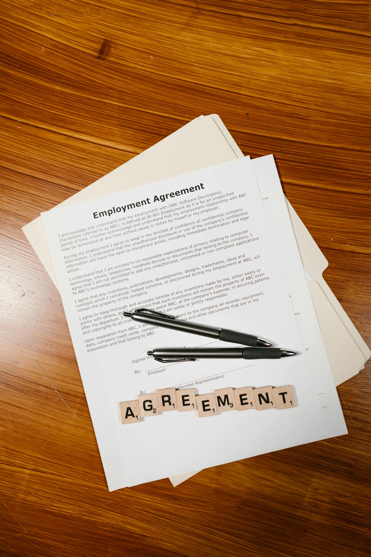 Rédiger un contrat de travail CDI et CDD : guide employeur