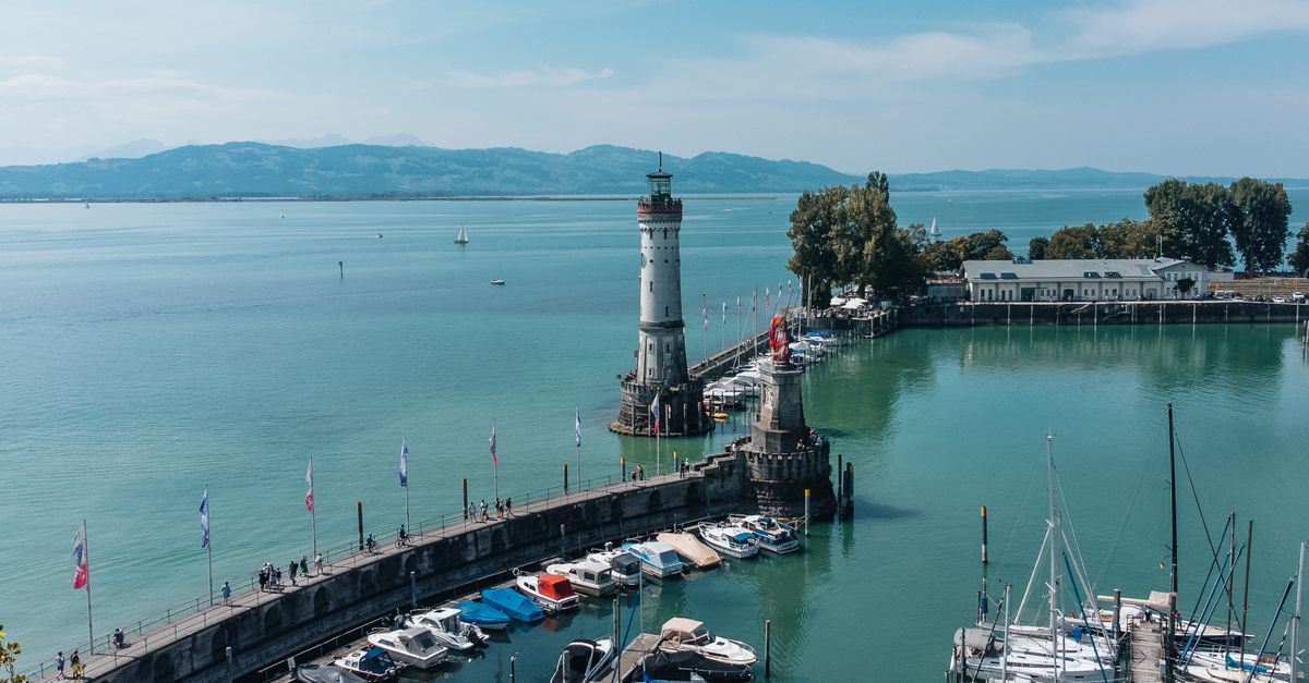 Vue aérienne de Genève et du lac Léman, centre financier suisse